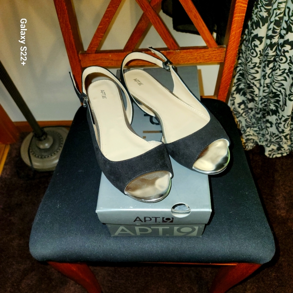 APT 9 SHOES SIZE 9.5